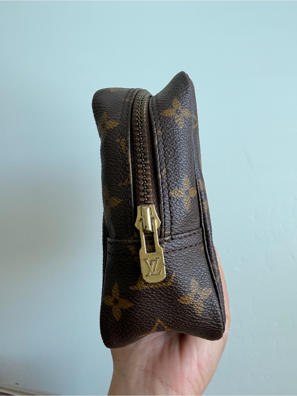 Louis Vuitton Monogram Toiletry Pouch 23 - Picture 6 of 10